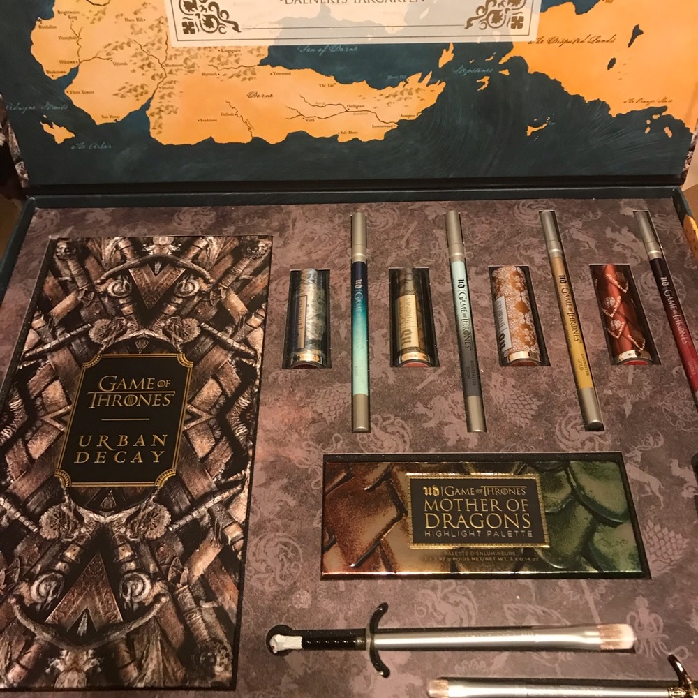 NIB Urban Decay Game of Thrones Vault-Sold Out